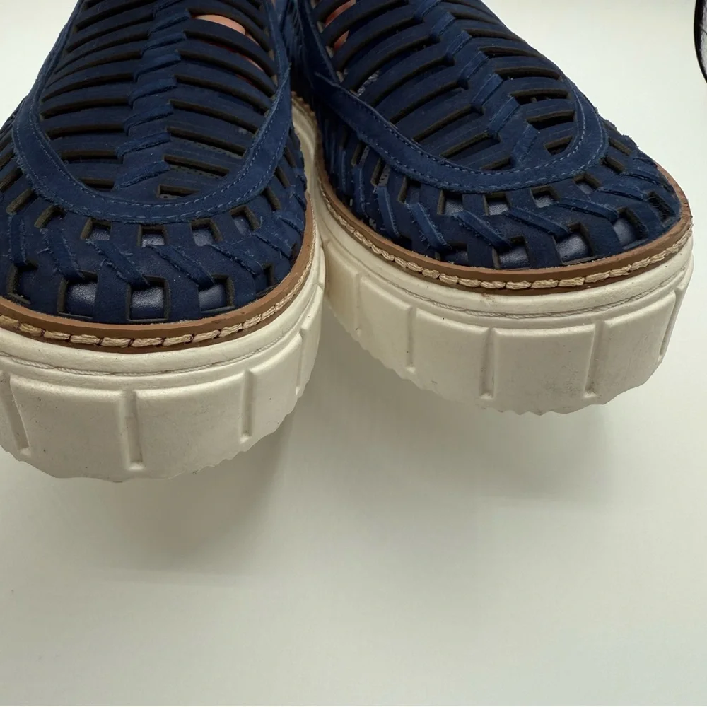 Vince Camuto Romeena Navy Blue Perforated Platform Slip-On Sneaker Size 9